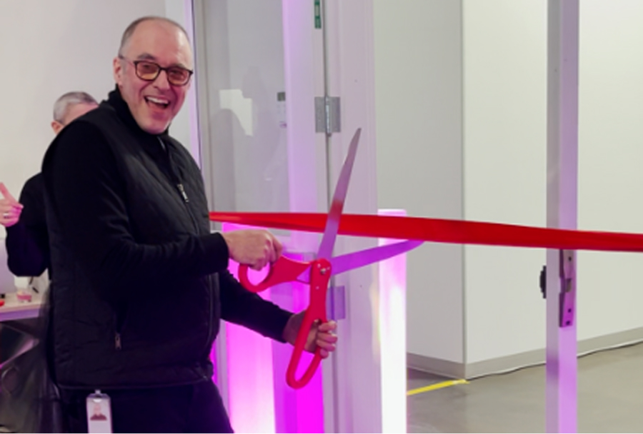 Fran&ccedil;ois Roberge cutting a ribbon to commemorate the inauguration of the new la Vie en Rose head office in Montreal	