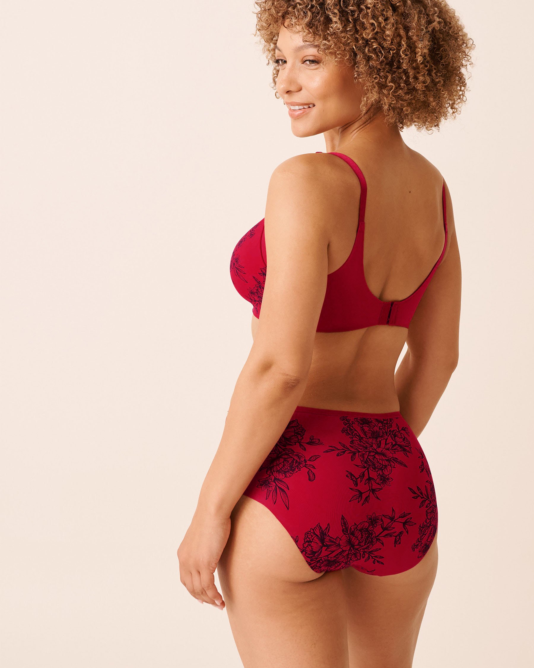 LA VIE EN ROSE Lightly Lined Wireless Sleek Back Bra Crimson Bloom 10200549 - View2