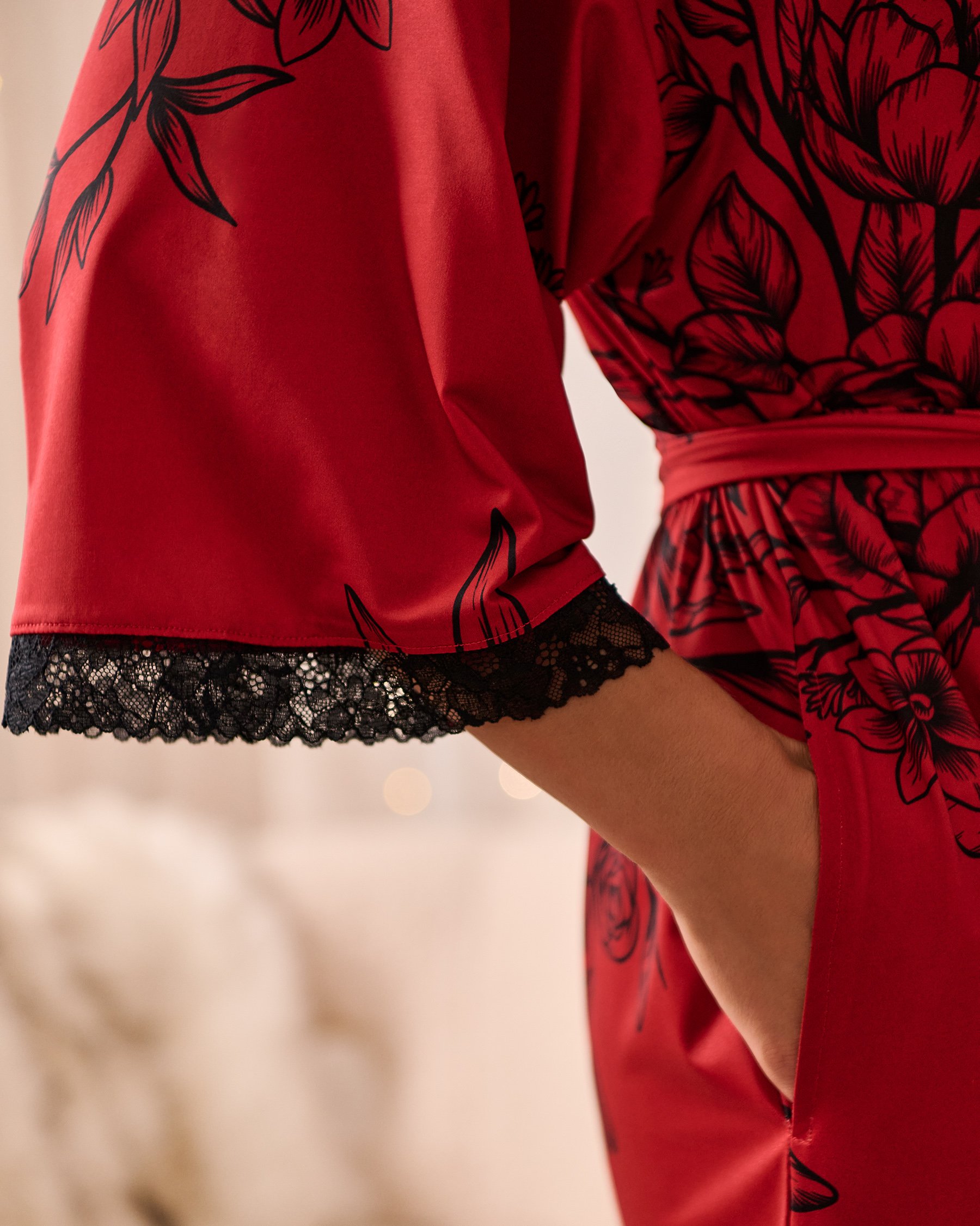 LA VIE EN ROSE Crimson Bloom Recycled Fibers Lace Trim Kimono Crimson Bloom 60600109 - View4