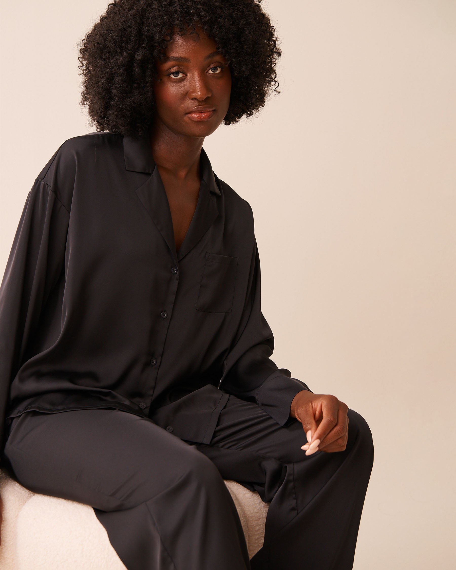 LA VIE EN ROSE Long Sleeve Satin Pajama Set Black 60400063 - View3