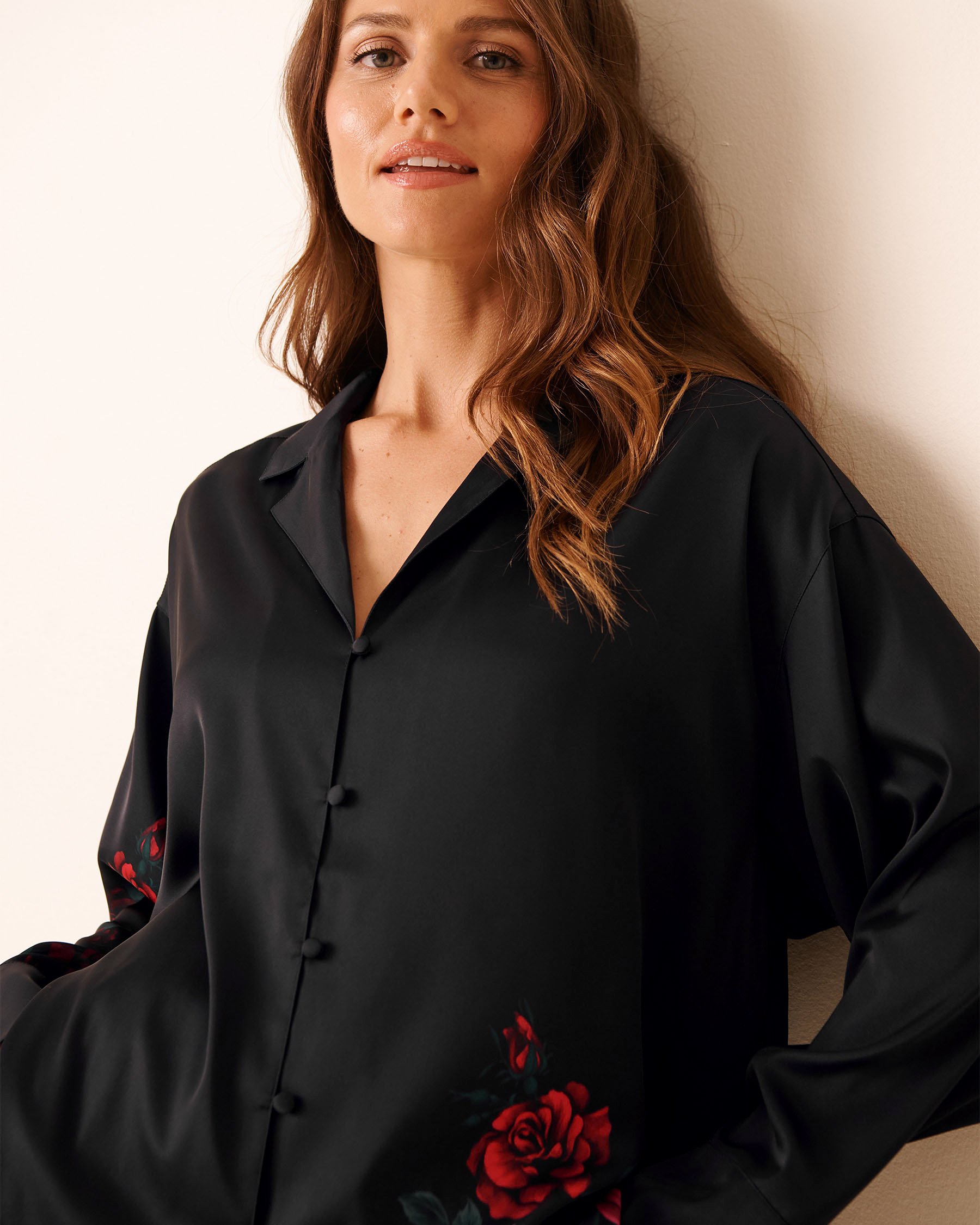 LA VIE EN ROSE Rose Print Satin Long Sleeve Button-down Shirt Black/Red Roses 60100161 - View3