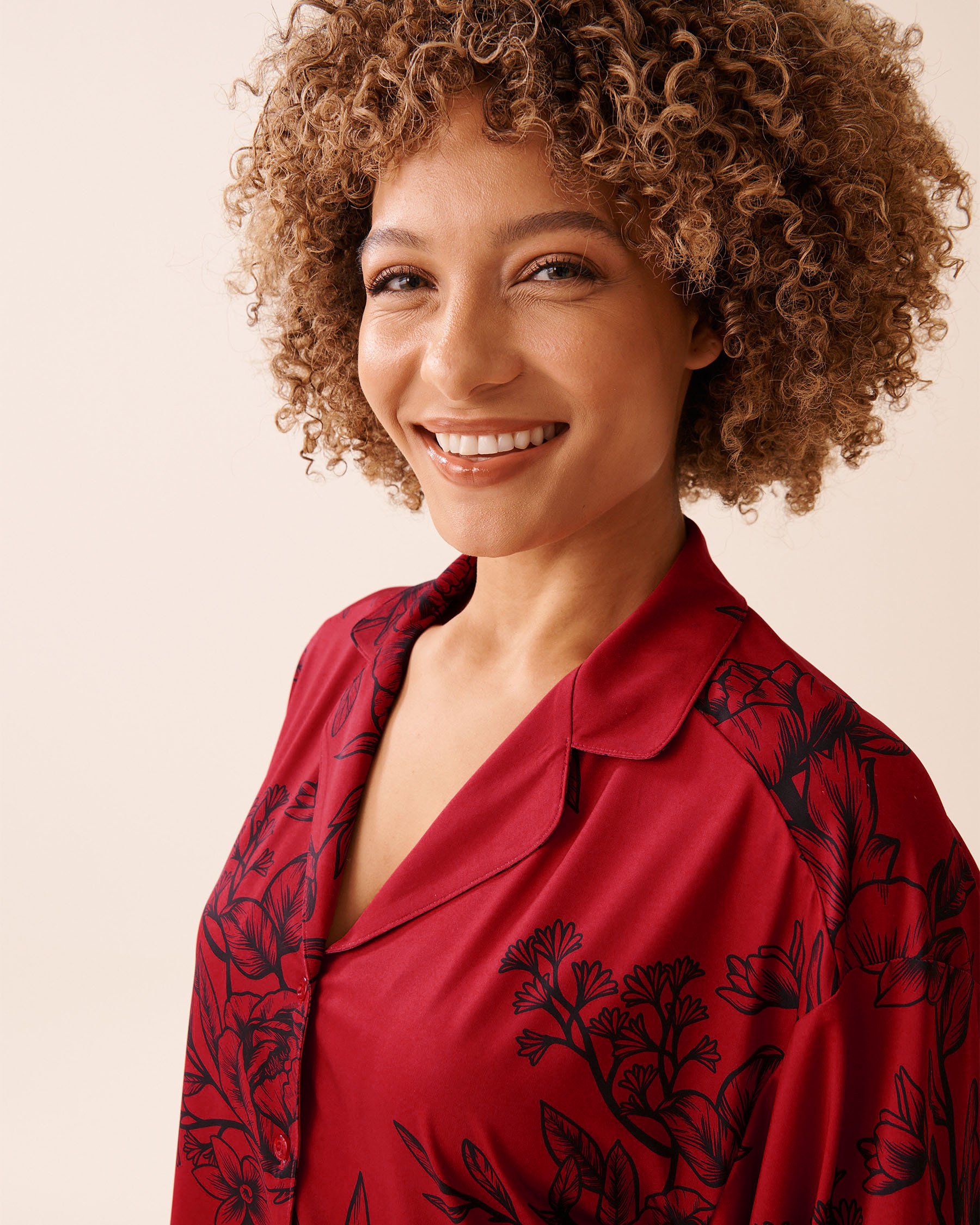LA VIE EN ROSE Crimson Bloom Long Sleeve Button-down Shirt Crimson Bloom 60100166 - View3