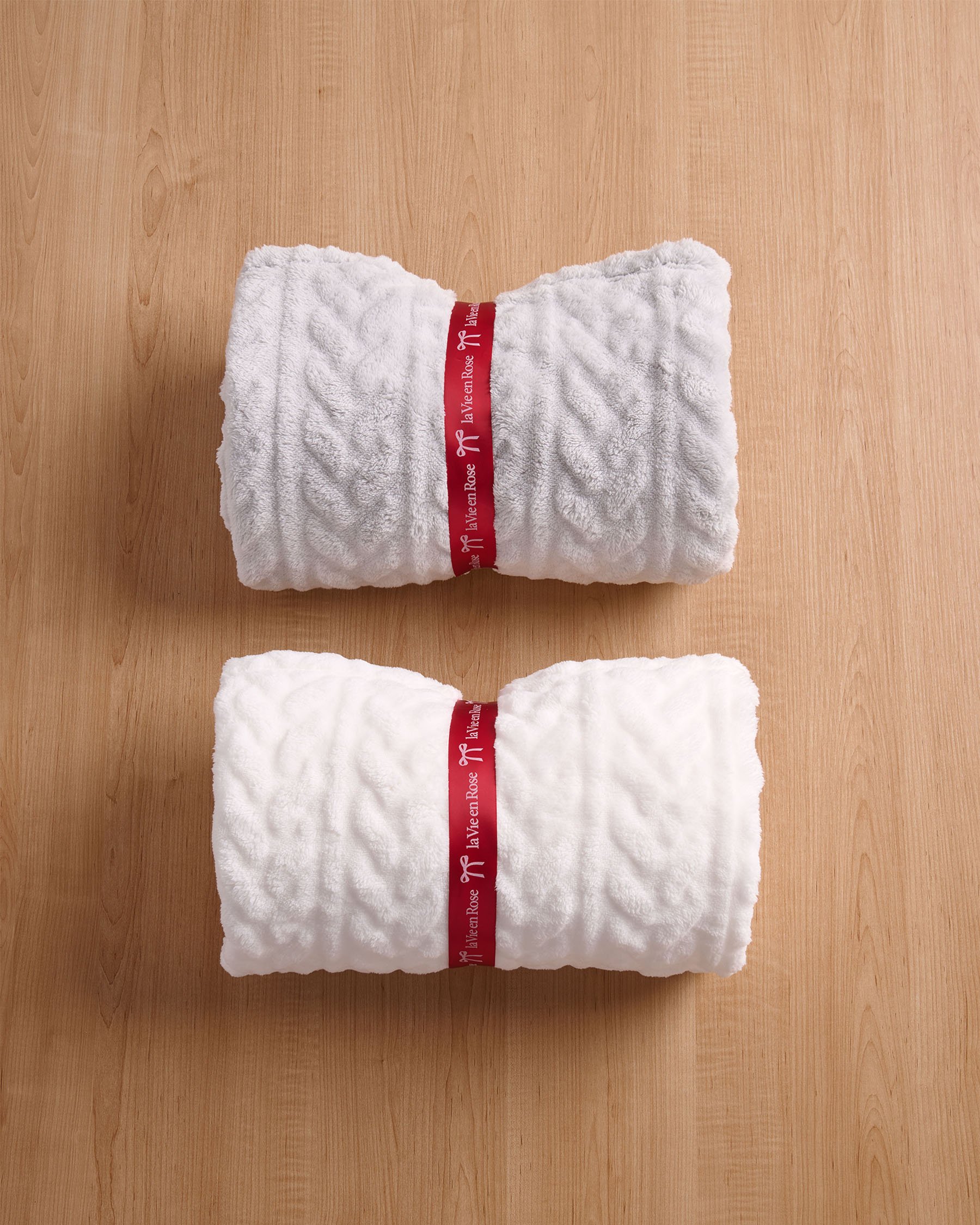 LA VIE EN ROSE Cable Effect Soft Plush Blanket Light Grey 40700439 - View3