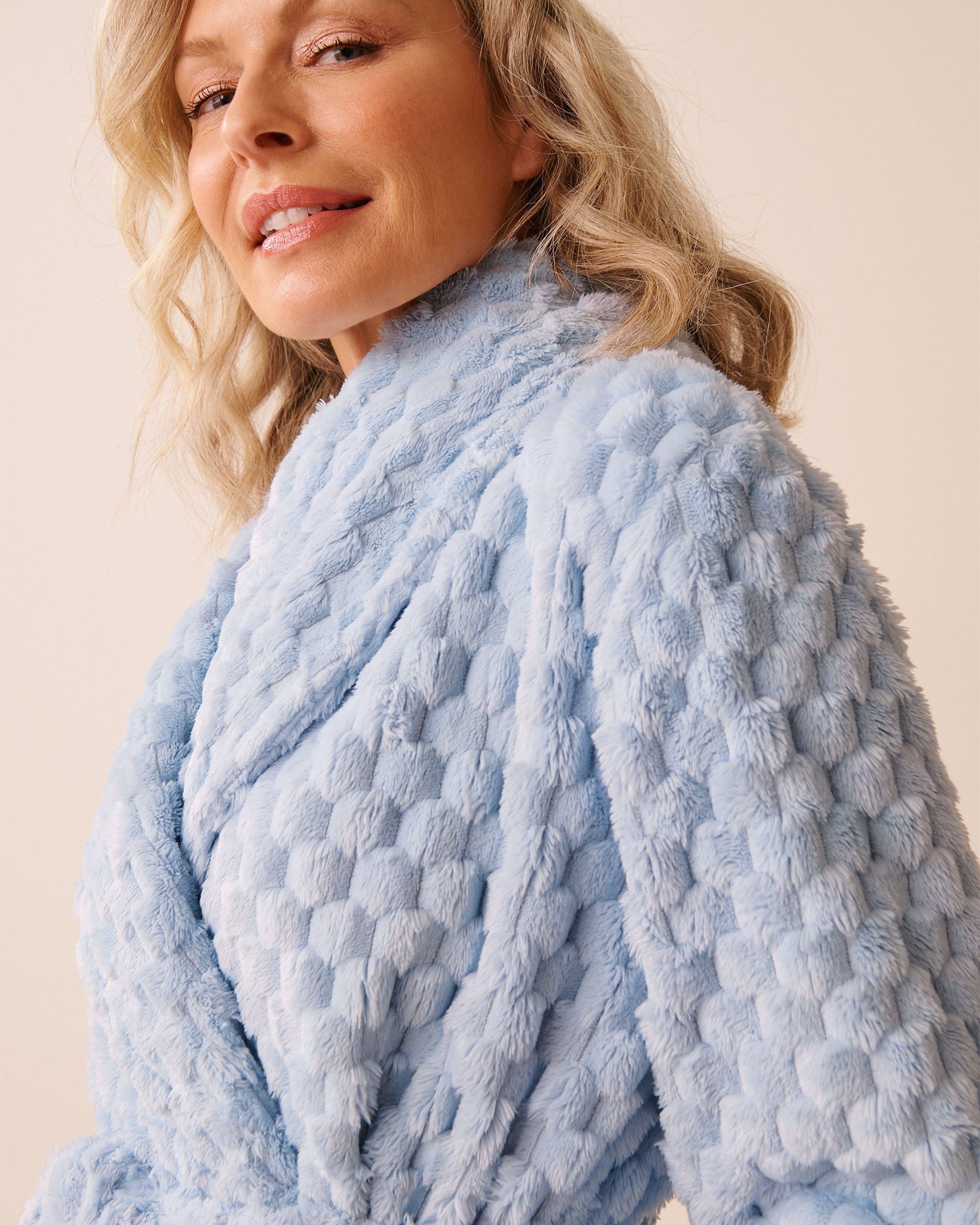 LA VIE EN ROSE Soft Plush Quilted Effect Robe Light Blue 40600219 - View3