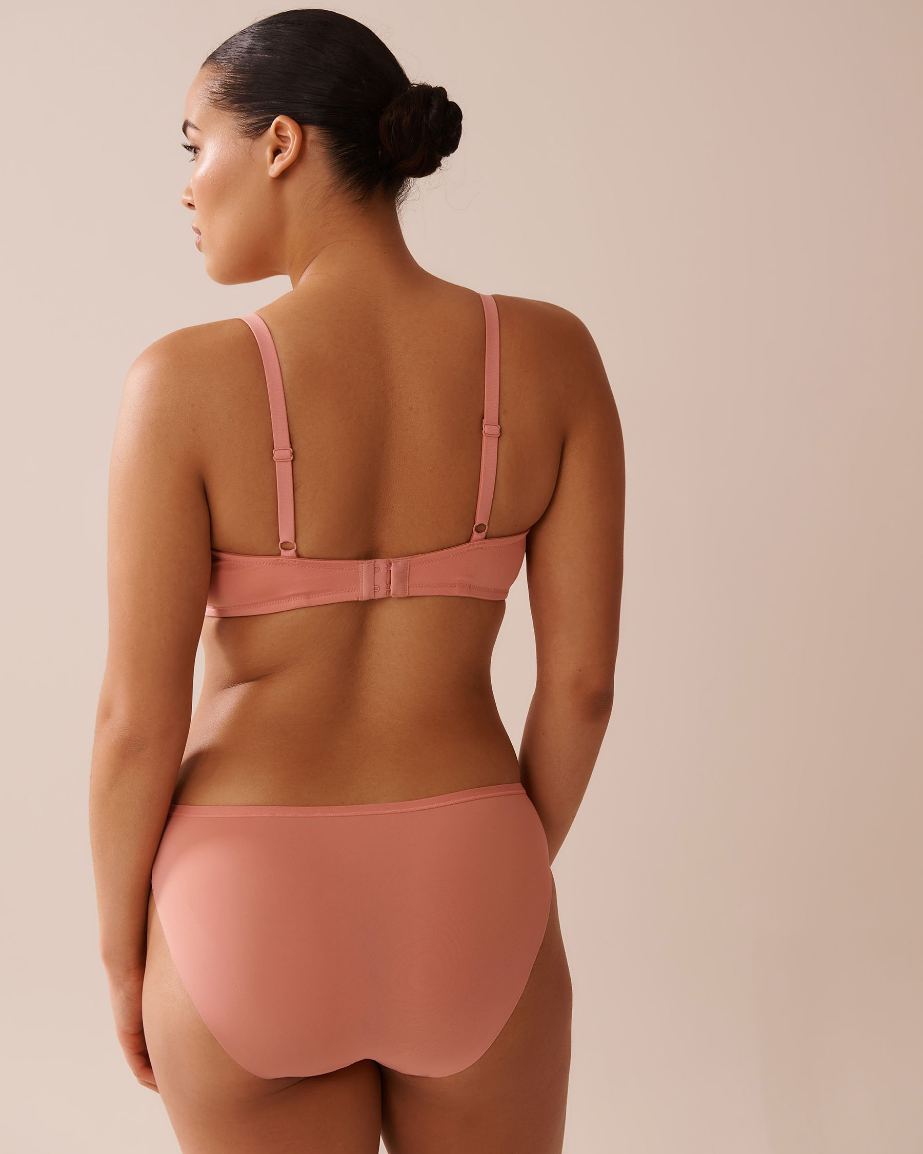 LA VIE EN ROSE Lightly Lined Wireless Minimalist Bra Salmon Pink 10200506 - View5