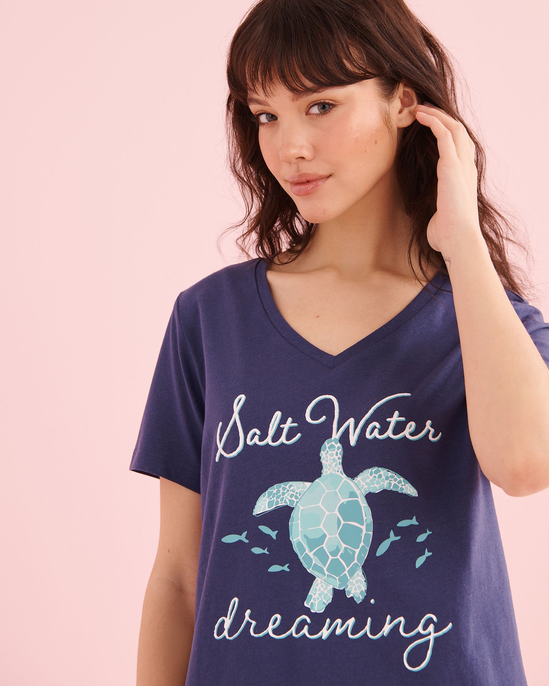 LA VIE EN ROSE Sea Turtle Print Cotton T-shirt and Capris PJ Set Navy Blue 40400097 - View3