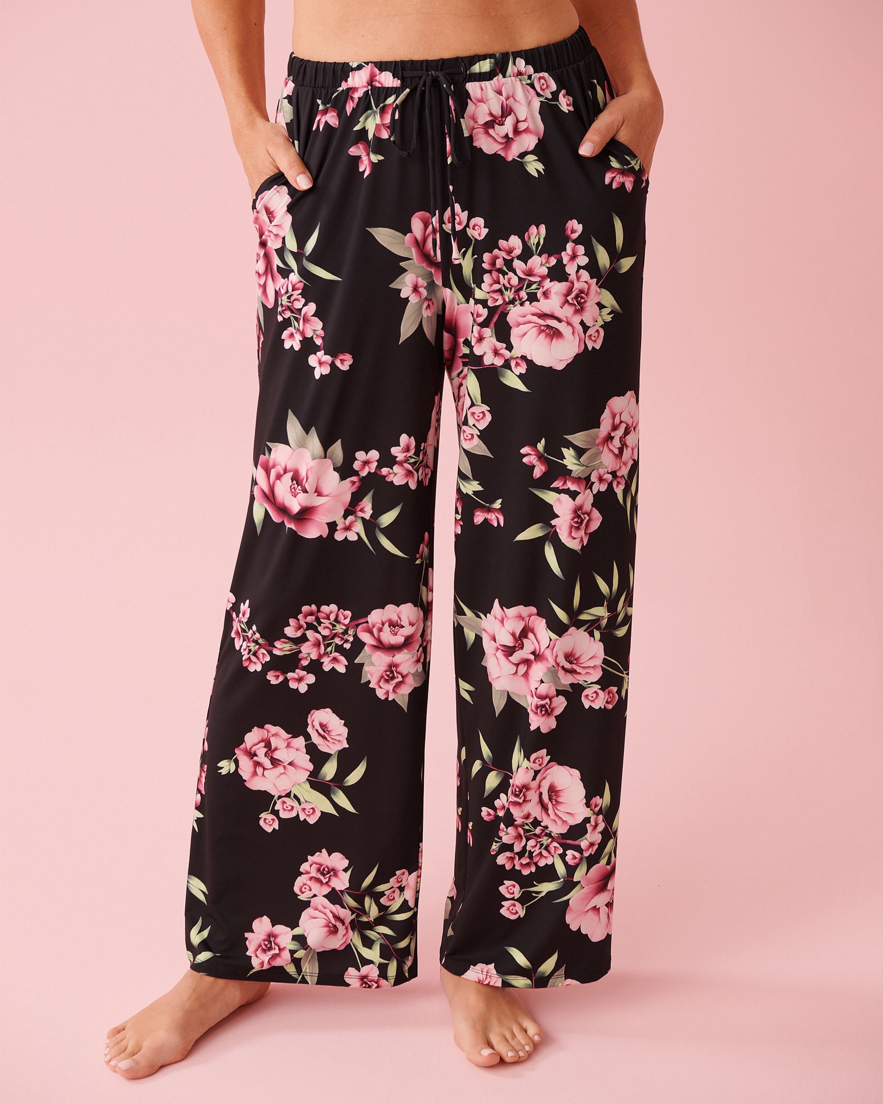 LA VIE EN ROSE Peony Print Recycled Fibers Pants Black/Pink Flowers 60200169 - View1