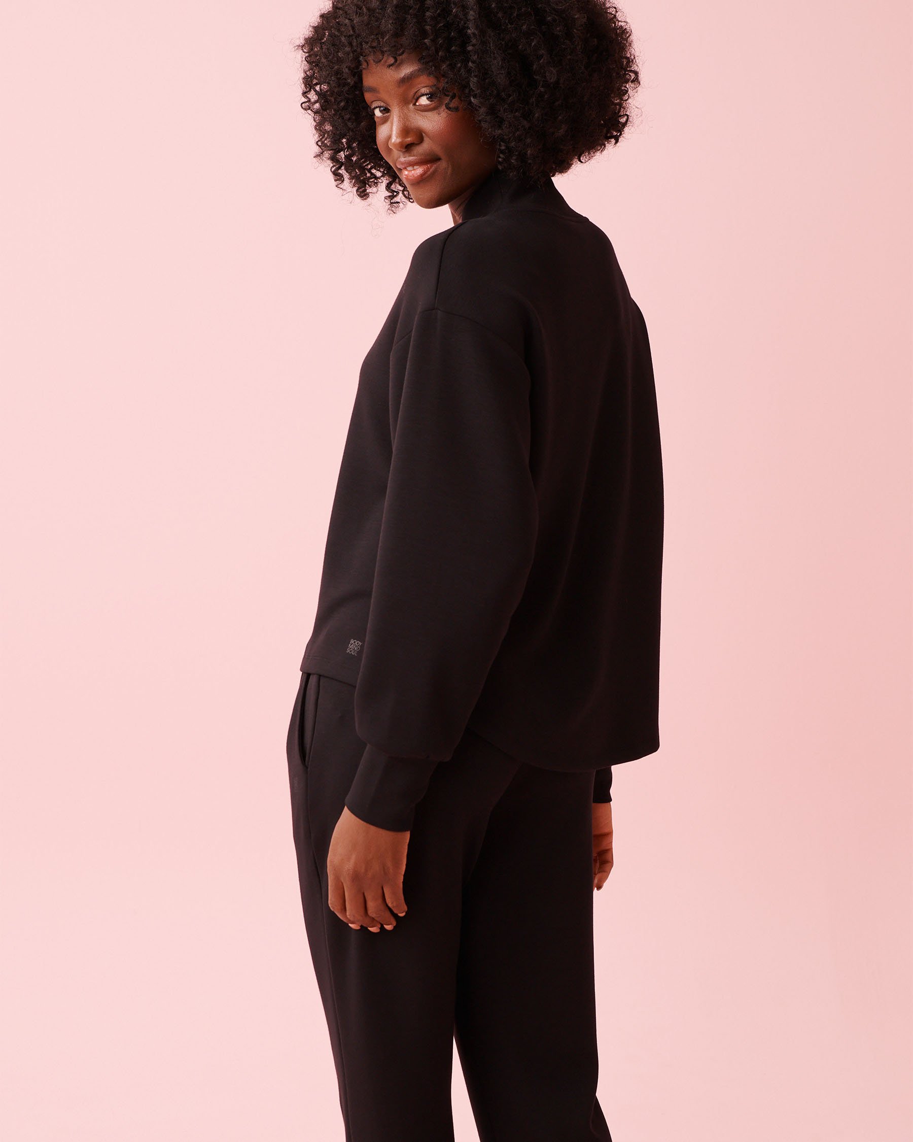 LA VIE EN ROSE Interlock Half-zip Sweatshirt Black 50100120 - View2
