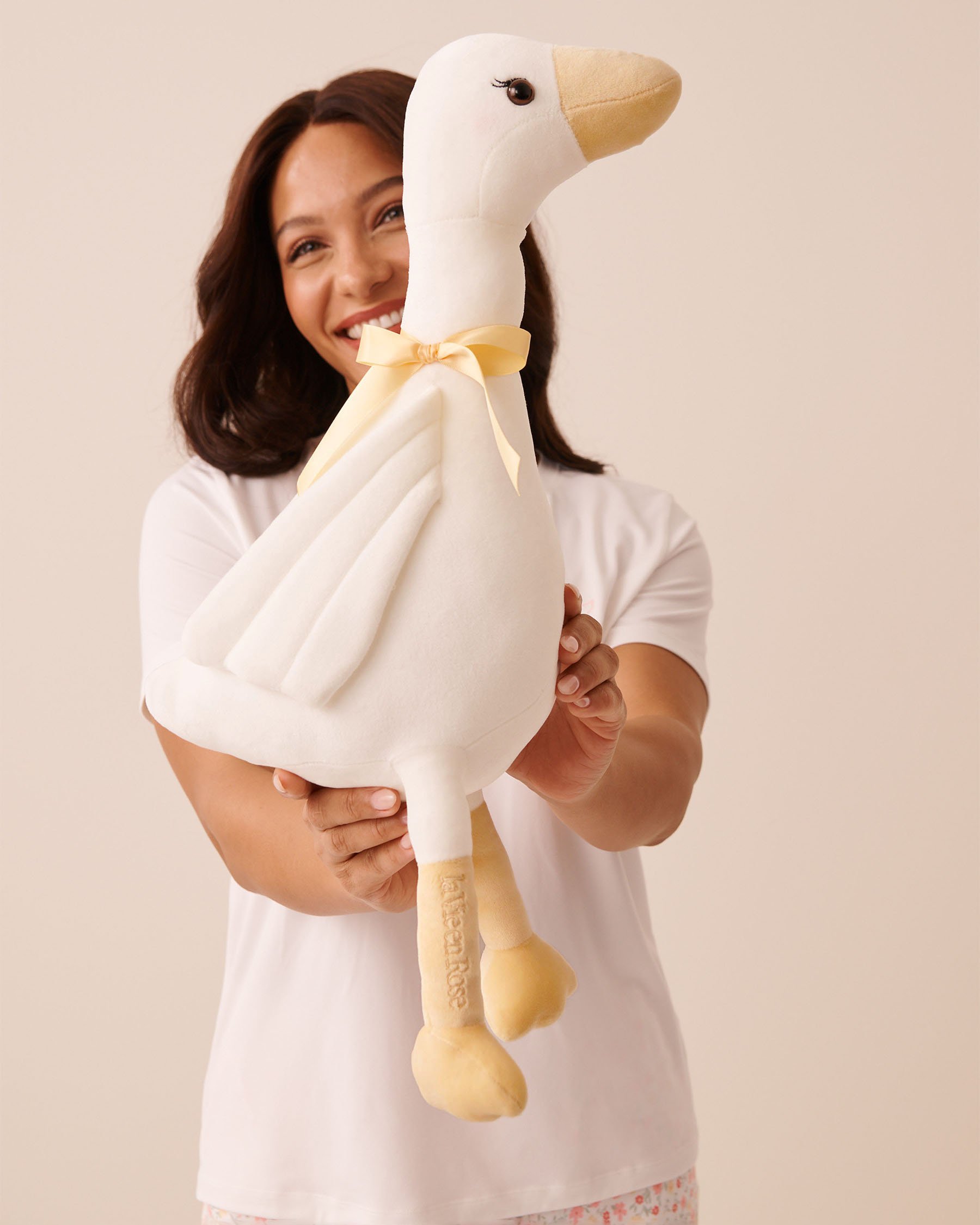 LA VIE EN ROSE Goose Plush White 40700457 - View1