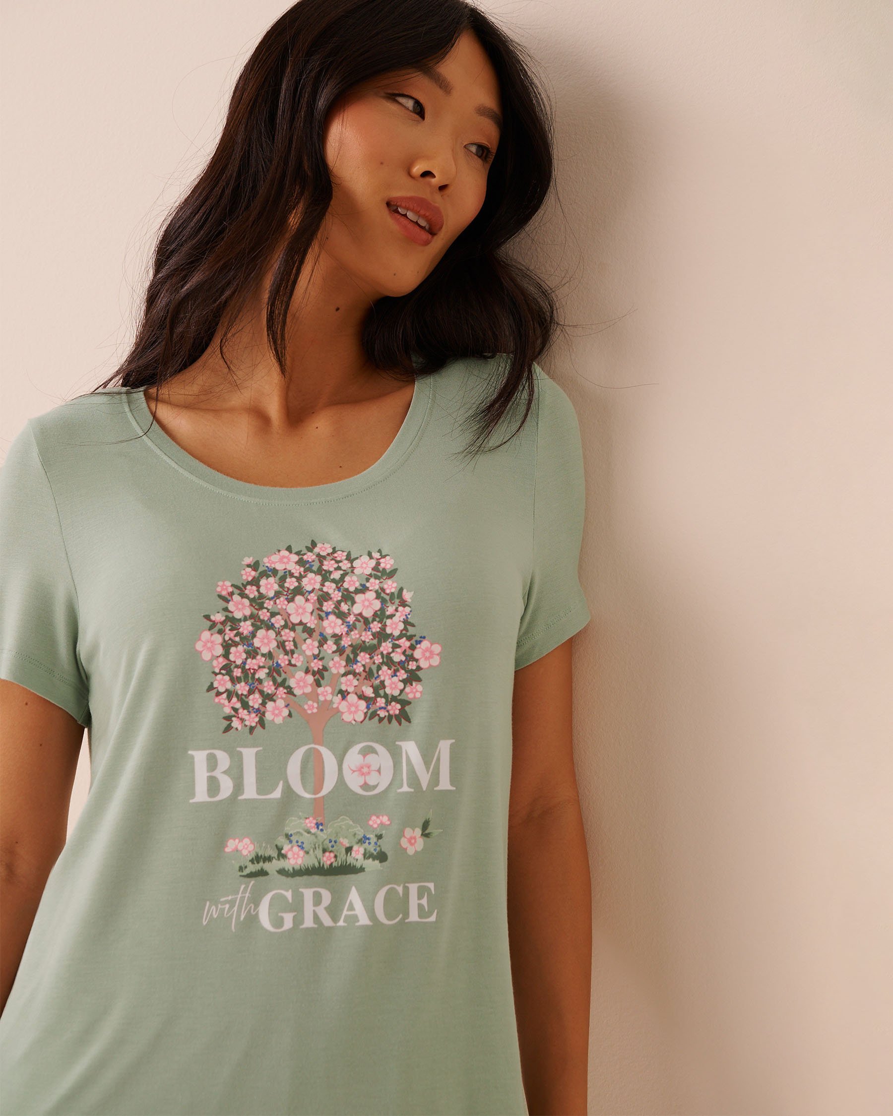 LA VIE EN ROSE Pink Floral Print Soft Jersey Short Sleeve T-shirt Green/Flowers 60100190 - View3
