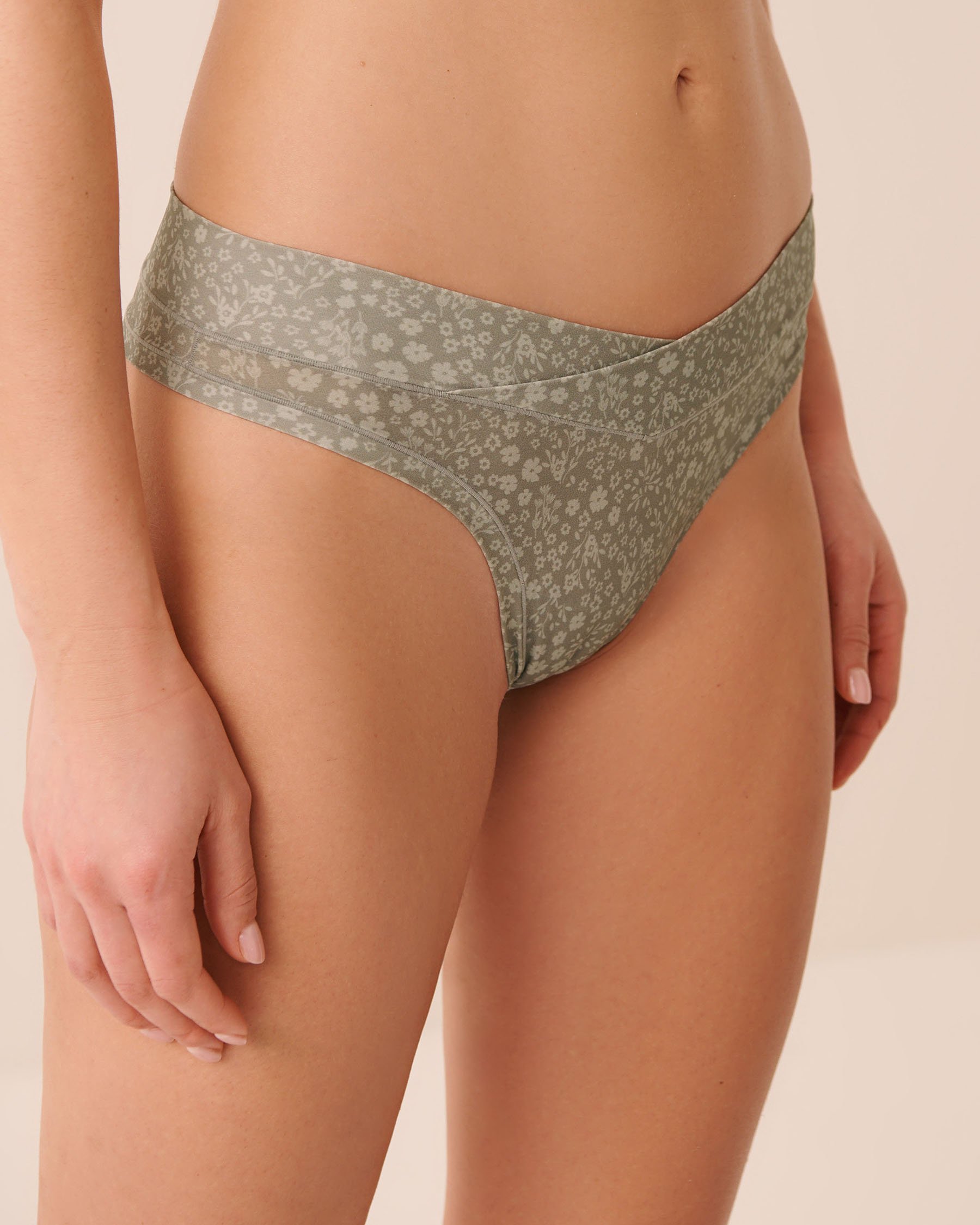 LA VIE EN ROSE Perfect Fit Thong Panty Green Flowers 20200804 - View1