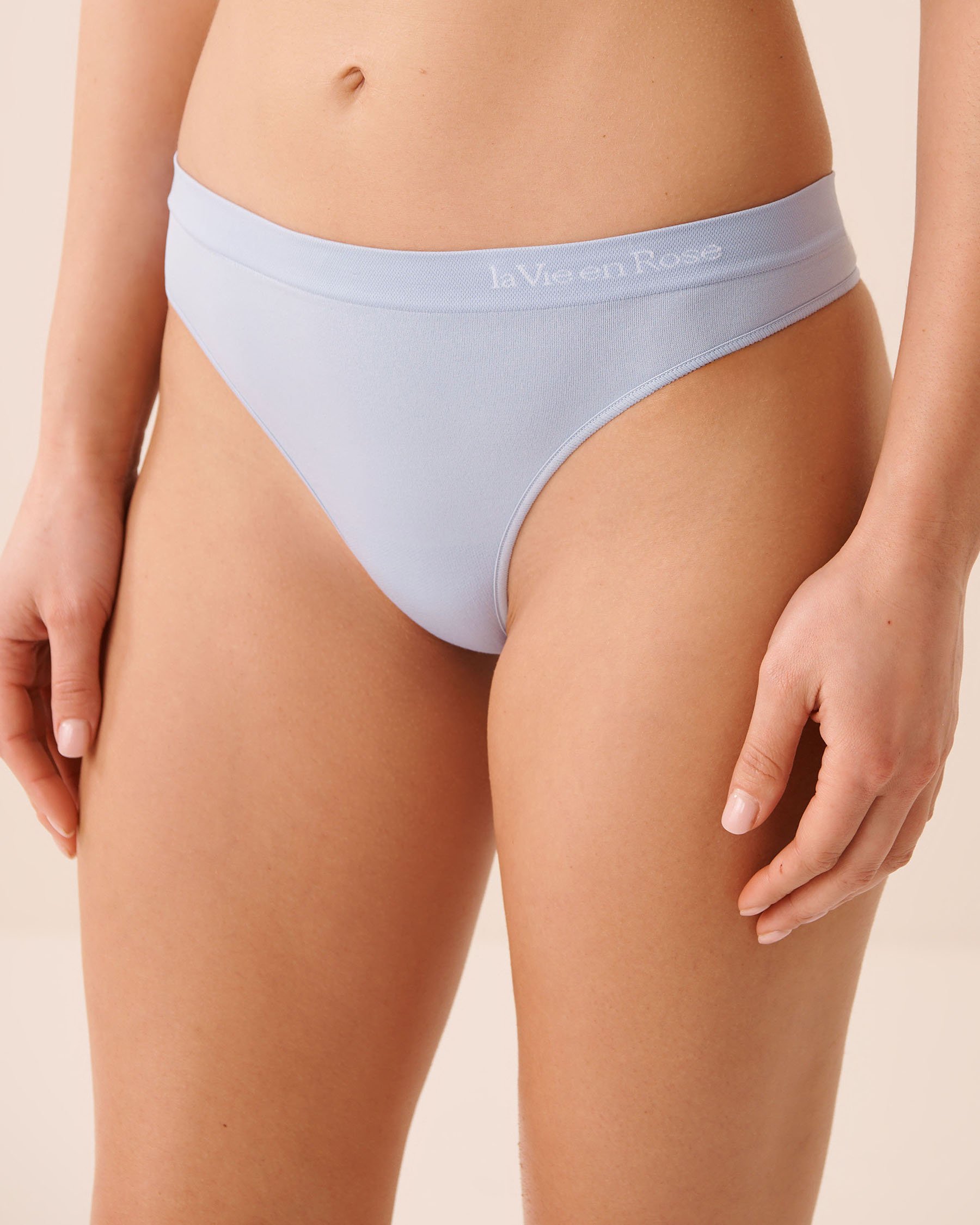 LA VIE EN ROSE Seamless Fabric Thong Panty Cloud Blue 20200816 - View1