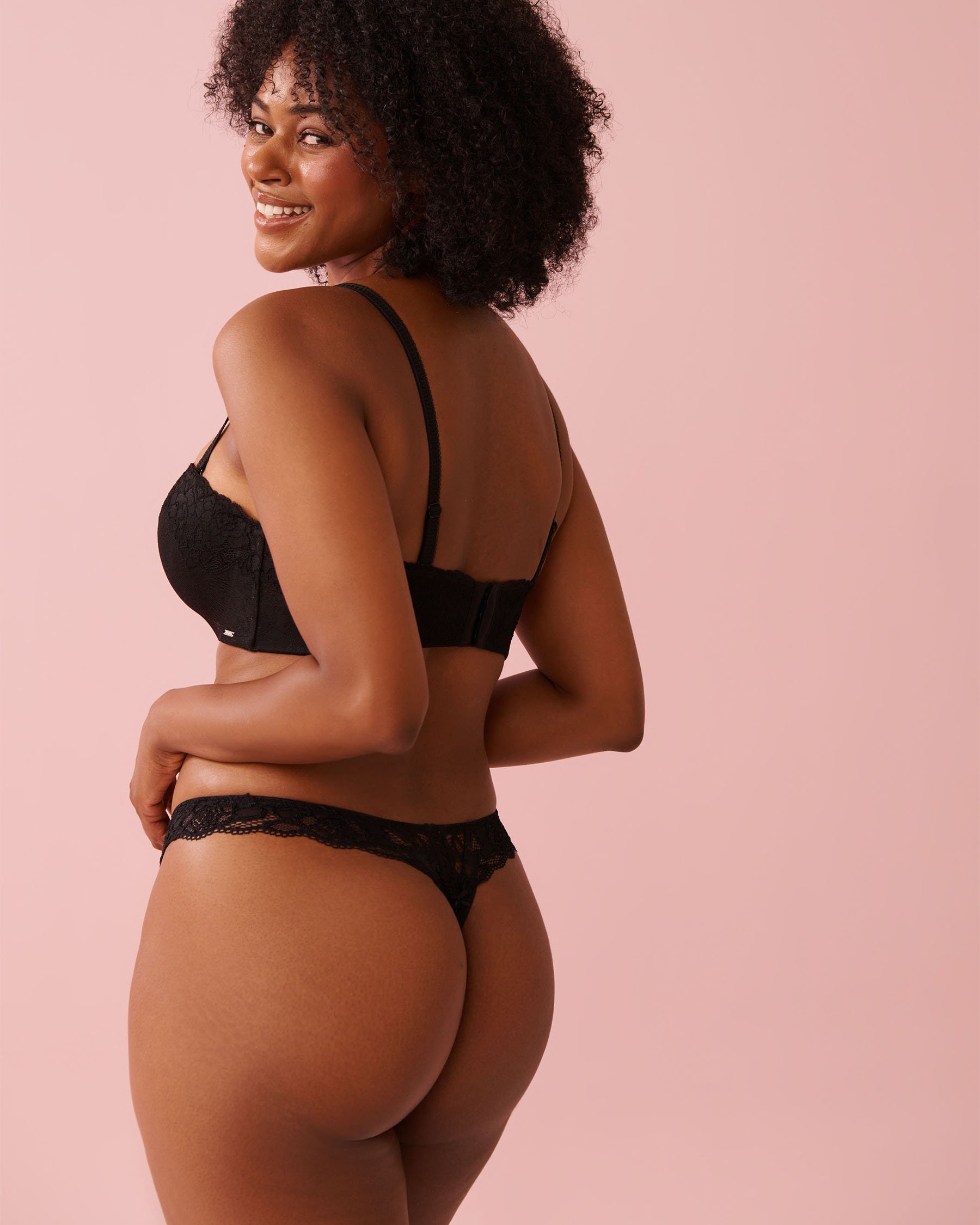LA VIE EN ROSE Lightly Lined Memory Foam Convertible Strapless Bra Black Lace 618-112-1-00 - View7