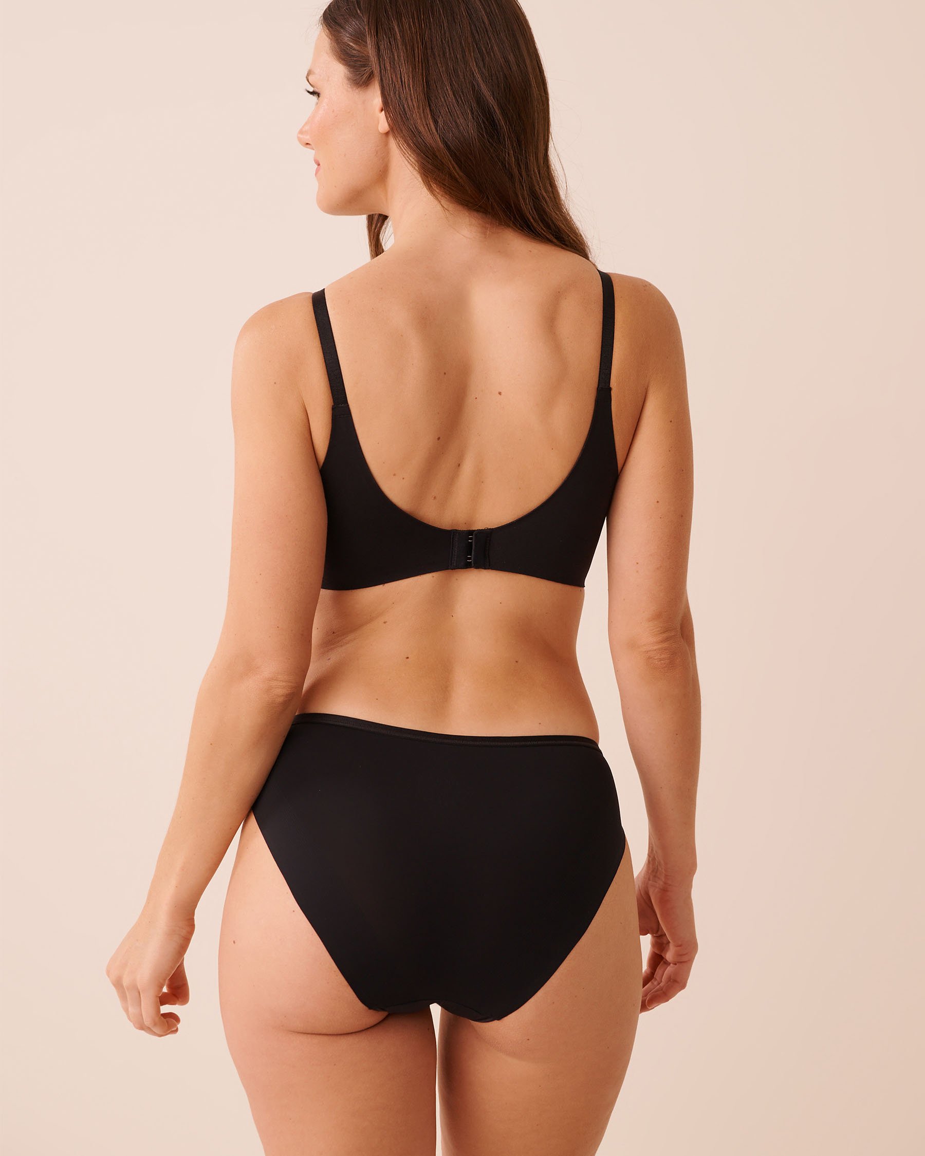 LA VIE EN ROSE Lightly Lined Wireless Sleek Back Bra Black Lace 10200238 - View3