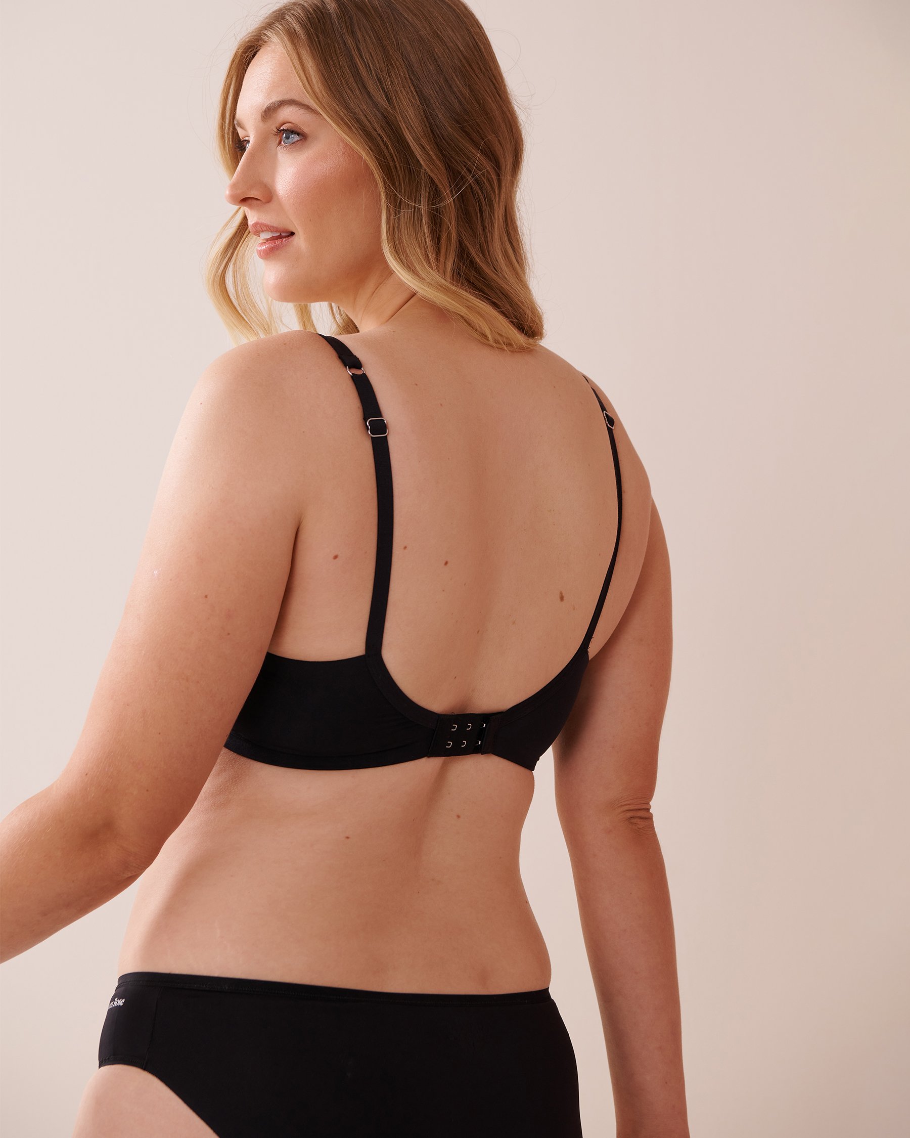 LA VIE EN ROSE Lightly Lined Flexible Demi Bra Black 10200079 - View9