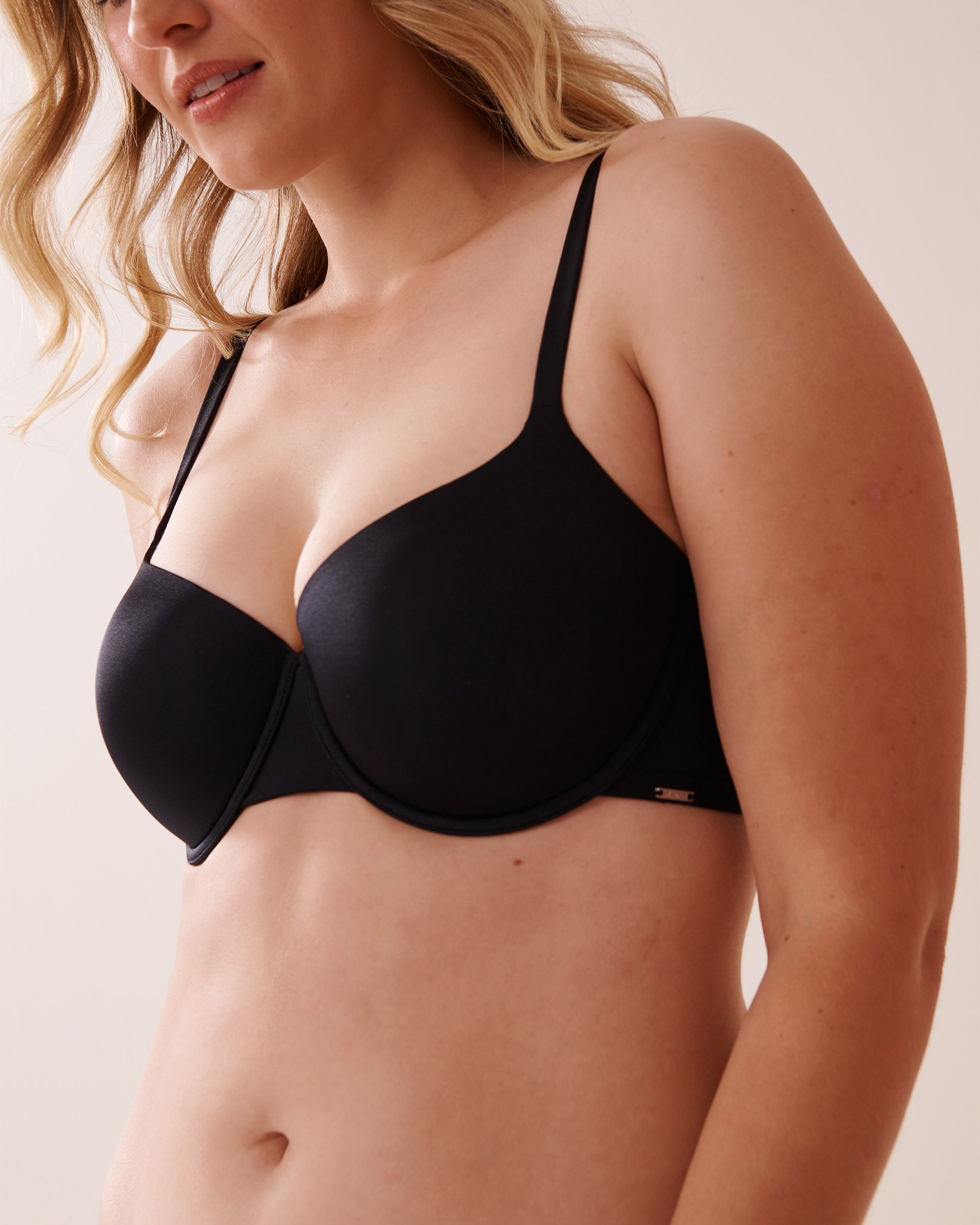 LA VIE EN ROSE Lightly Lined Flexible Demi Bra Black 10200079 - View8