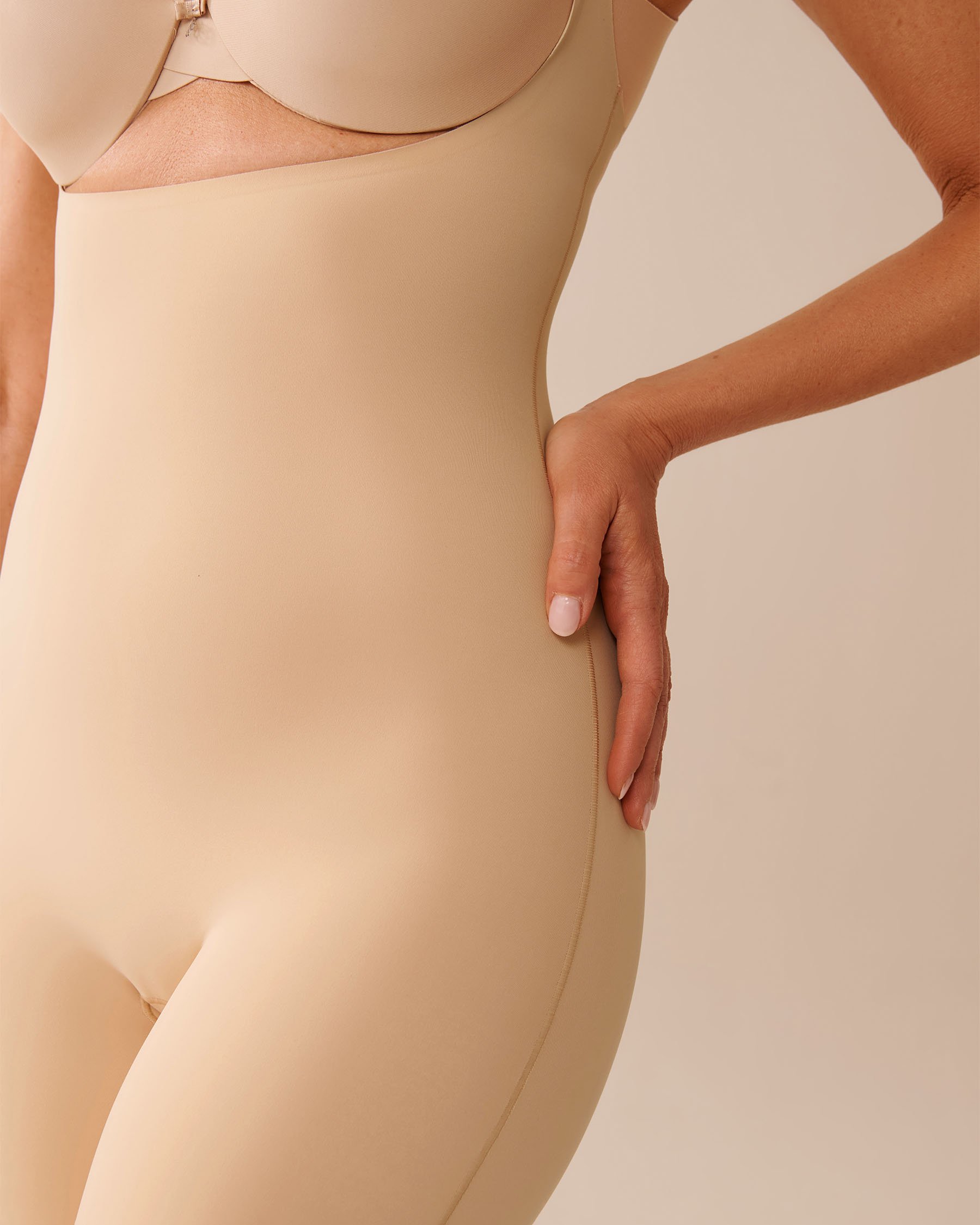 LA VIE EN ROSE Medium Support Microfiber Mid-Thigh Open Bust Shaper Bodysuit Hazelnut 30300003 - View10