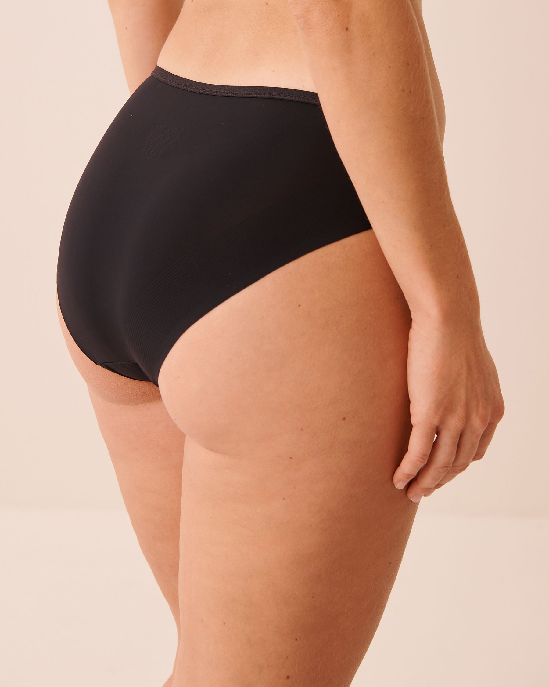 LA VIE EN ROSE Microfiber and Lace Sleek Back Bikini Panty Black 20300187 - View2