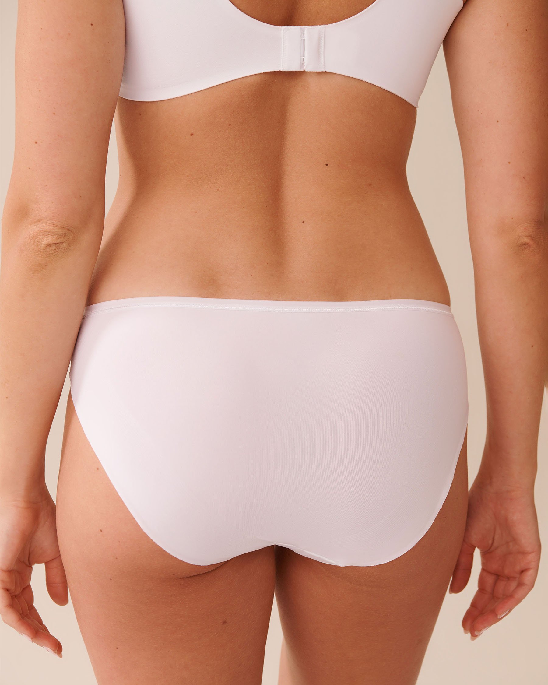 LA VIE EN ROSE Microfiber Sleek Back Bikini Panty White 169-122-0-00 - View2