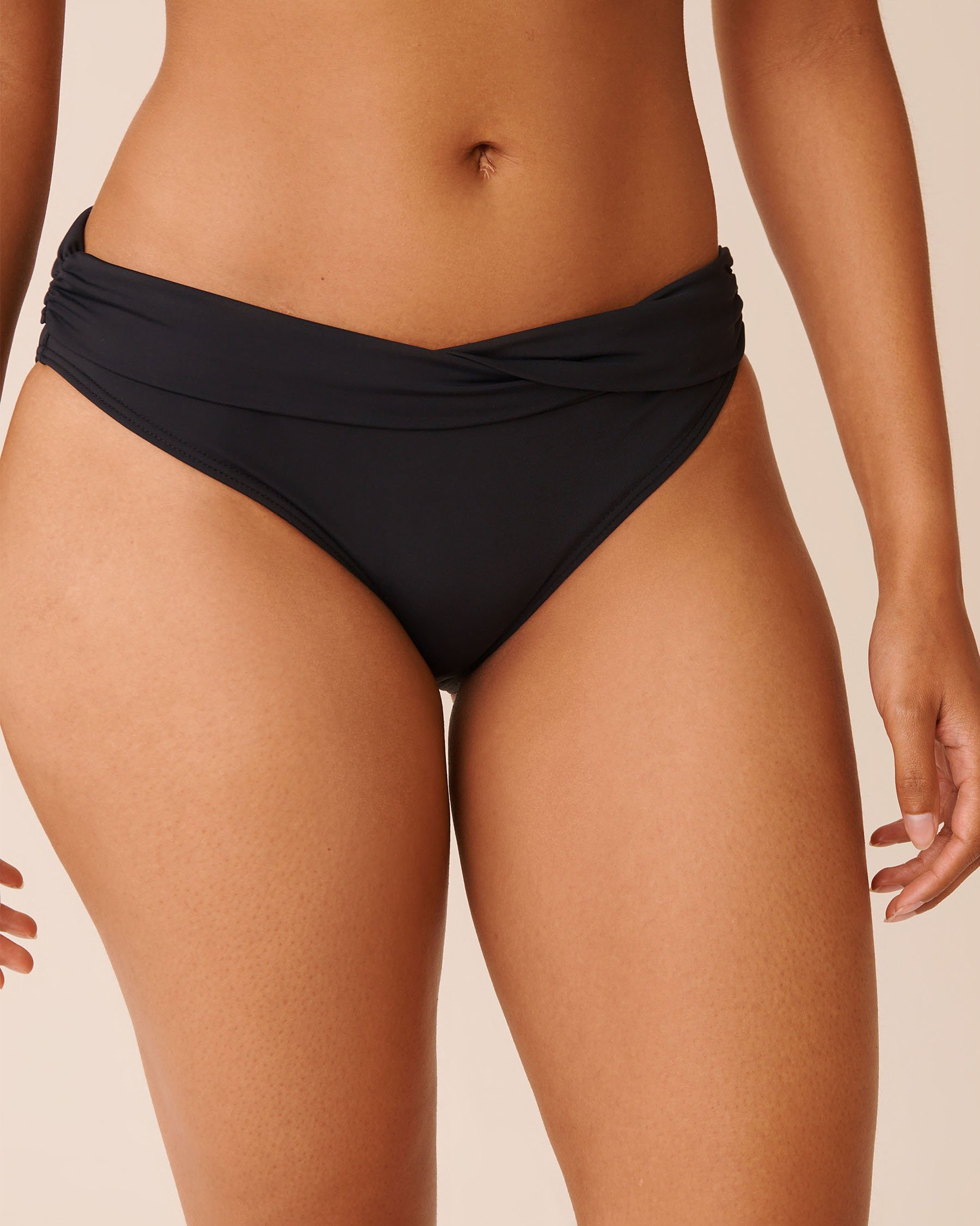 LA VIE EN ROSE AQUA BLACK Twisted Waistband Bikini Bottom Black 799-621-1-00 - View1