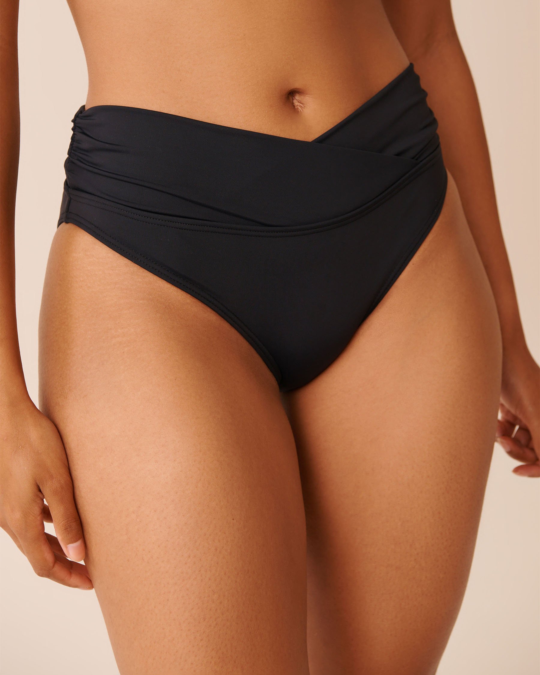 LA VIE EN ROSE AQUA BLACK Twisted Waistband Bikini Bottom Black 799-621-1-00 - View3