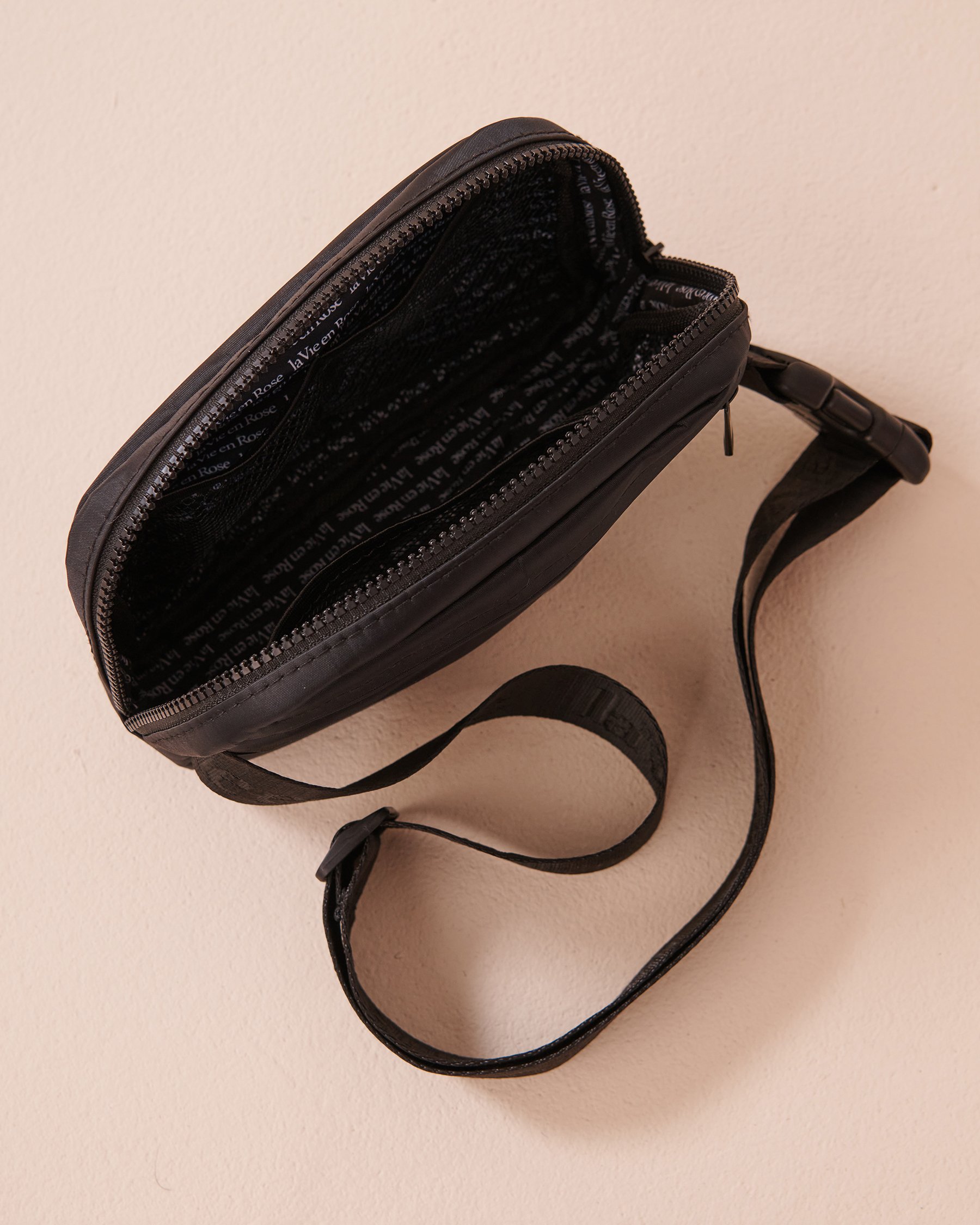 LA VIE EN ROSE Belt Bag Black 40700390 - View2